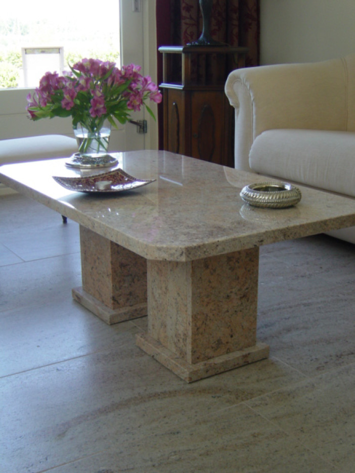 salon tafel met poten van shivakashi