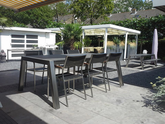 tafel en picknickset met bladen van gezoet belgsich hardsteen