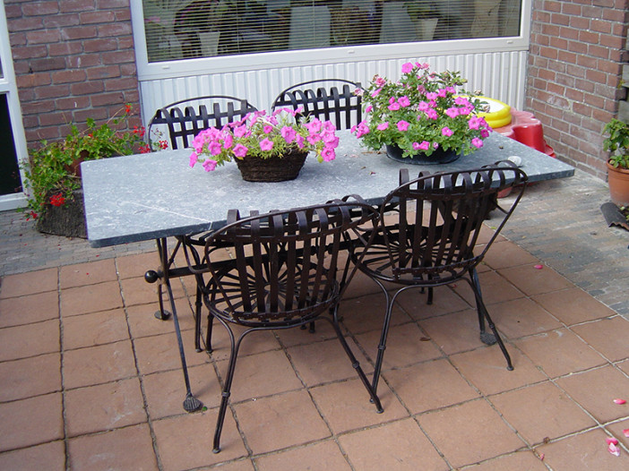 tafel van gevlamde gris meabe