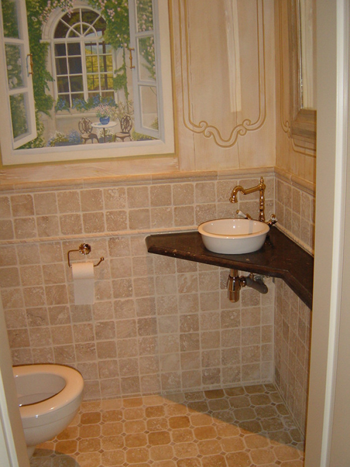toilet van getrommeld marmer
